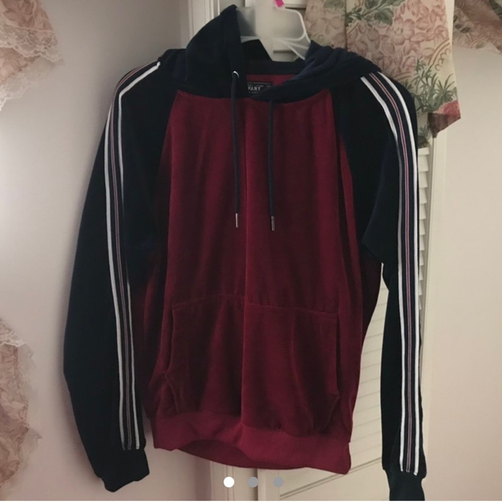🥀 velour track sweatshirt with stripes on the sleeve 🥀